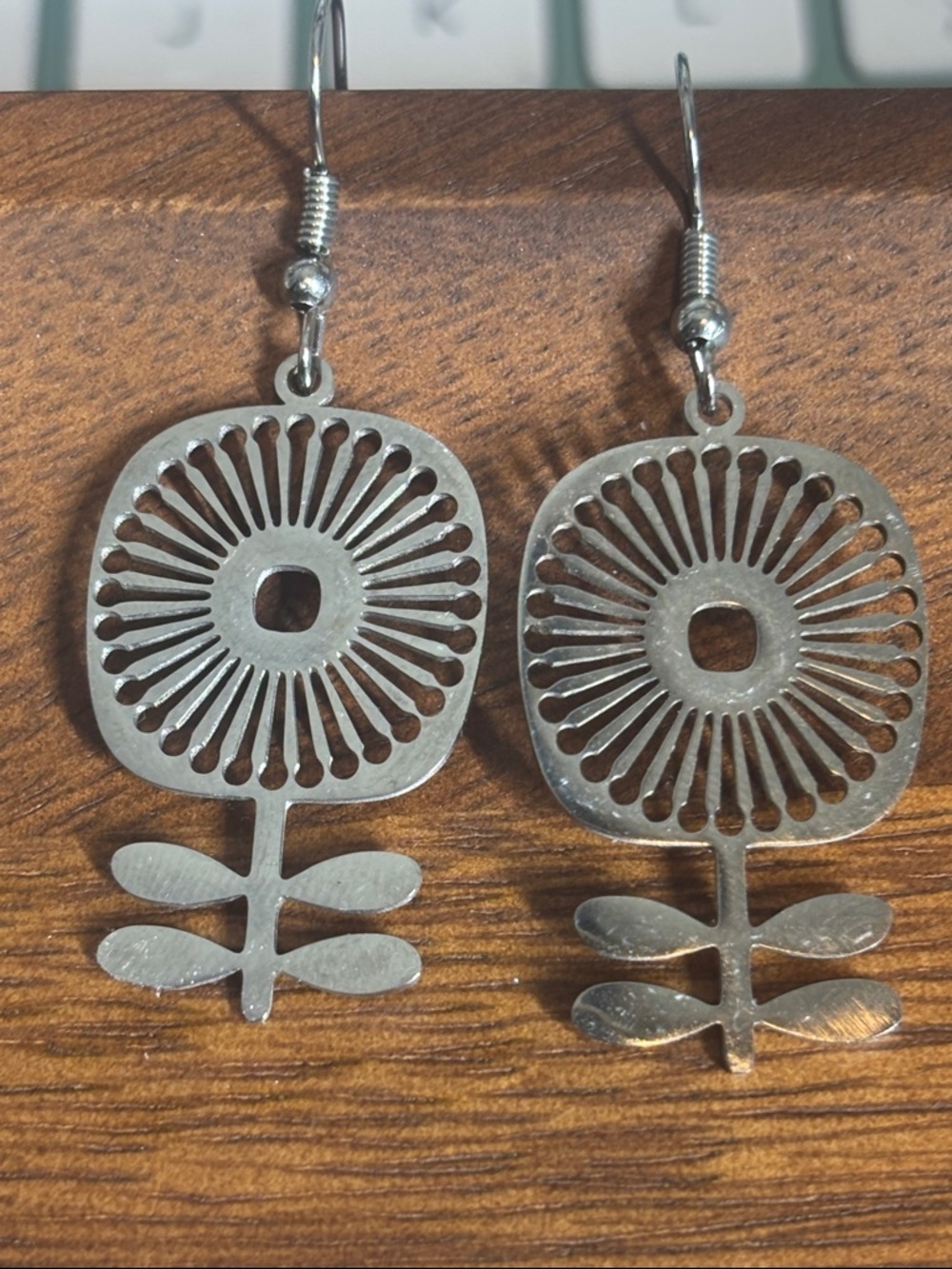 Nordic Bloom silver toned dangle floral earrings new - Picture 3 of 5